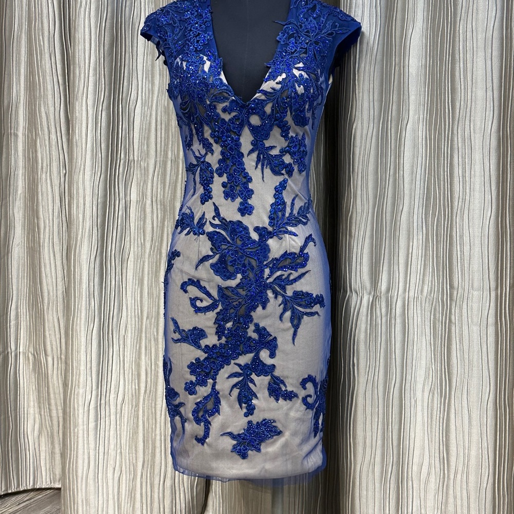 Short blue lace/nude with v neck and keyhole back size 4